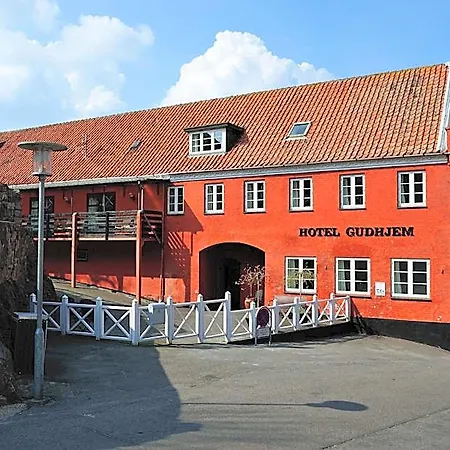 Hotel Gudhjem Hotel 3*