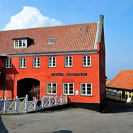 Hotel Gudhjem 3*