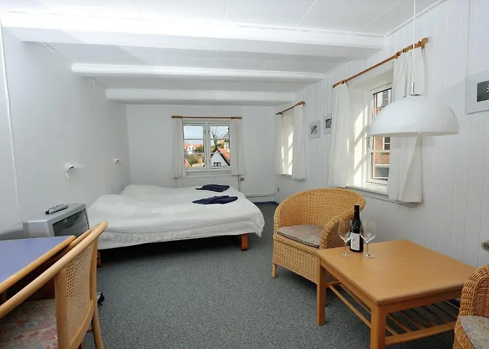 Hotel Gudhjem 3*